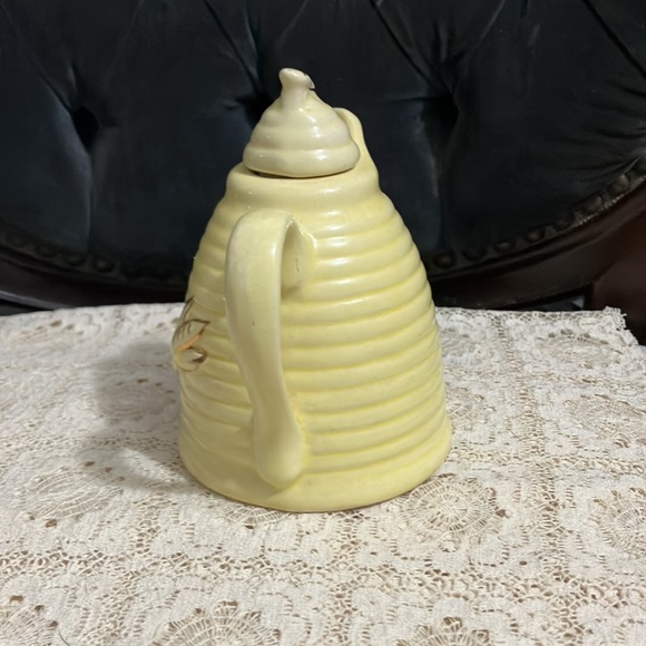 Vintage Lidded Beehive Creamer / Mini Pitcher - Picture 3 of 8